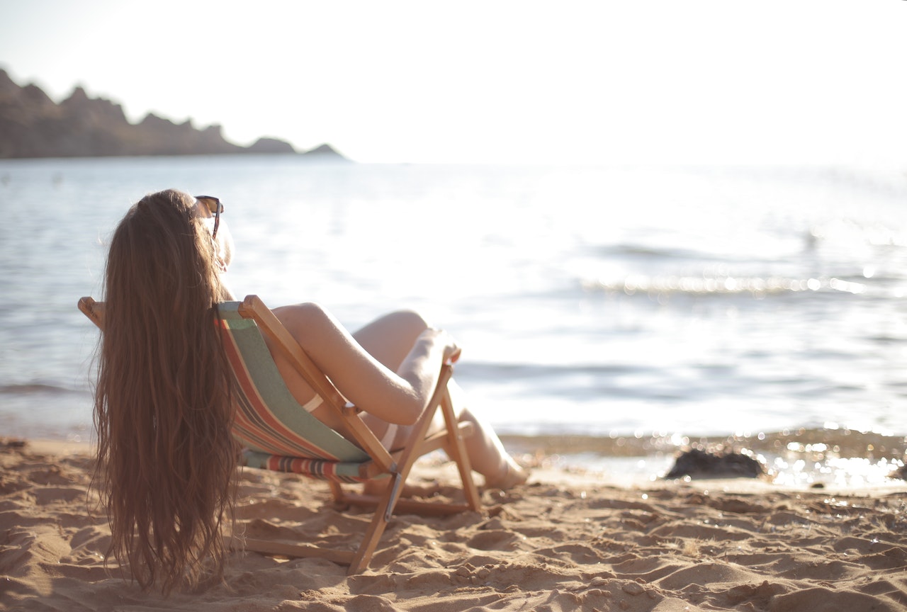 Protéger ses cheveux du soleil et de la mer pendant les vacances d'été